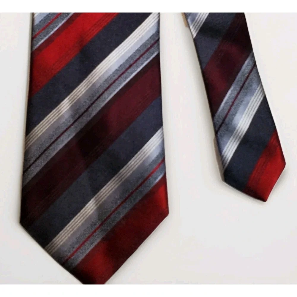 Kenneth Cole Reaction 100% Silk Men's Neck Tie Red Grey‎ And Black 58 Inches